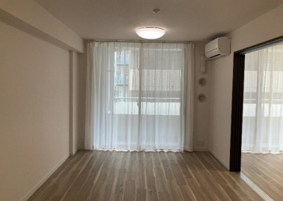 【居間・リビング】 | ベルドゥムール本厚木 | リビングの間取りの種類は大きくわけてリビングとダイニングが別になっているタイプ、リビングダイニング一体型です。どちらも一長一短ですので、家を選ぶ時はその両面をチェックして決めるようにしましょう。