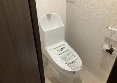 【トイレ】 | ベルドゥムール本厚木 | トイレは大きさや形、機能、抗菌性などが異なる多種多彩なタイプが各メーカーから出ています。それぞれに良さがあるため、事前にどういったタイプのトイレがいいのかをご家庭内で決めて、内見に行くといいでしょう。