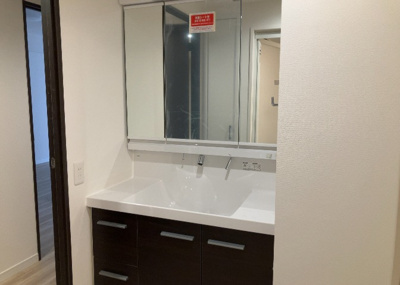 【独立洗面台】 | ベルドゥムール本厚木 | 洗面化粧台では顔を洗ったり、身だしなみを整えることが本来の使い方ですが、用途によっては洗面化粧台に求められる機能が違ってくるため、ご自身や家族のライフスタイルに合ったものを選ぶことをおすすめ致します。