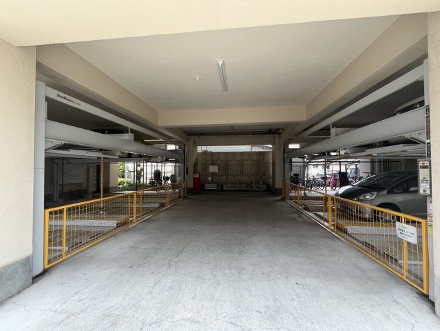 セリエス元町の駐車場