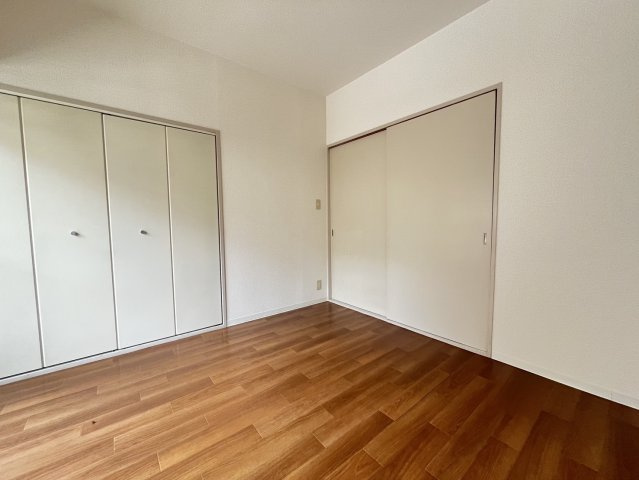 セリエス元町の洋室