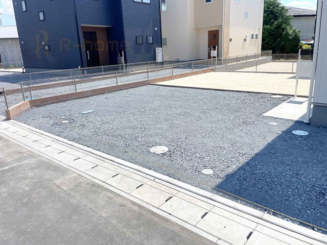 笠間市笠間駅前1期　新築戸建て　2号棟の駐車場|4台駐車できるカースペース！
