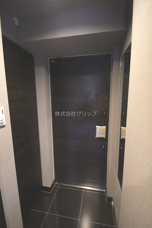 Le'a横濱阪東橋弐番館の玄関