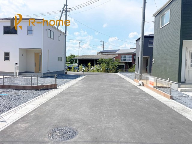 笠間市笠間駅前1期　新築戸建て　3号棟の前面道路含む現地写真|堂々！建物完成♪実際のお部屋をご見学可能です♪
ご見学が一番の資料！お気軽にお問い合わせ下さい♪