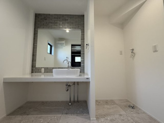 【洗面所】 | 鎌倉市由比ガ浜4丁目 | 洗面台と洗濯機置き場