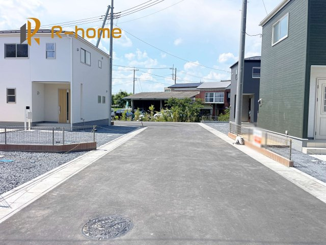 笠間市笠間駅前1期　新築戸建て　4号棟の前面道路含む現地写真|堂々！建物完成♪実際のお部屋をご見学可能です♪
ご見学が一番の資料！お気軽にお問い合わせ下さい♪