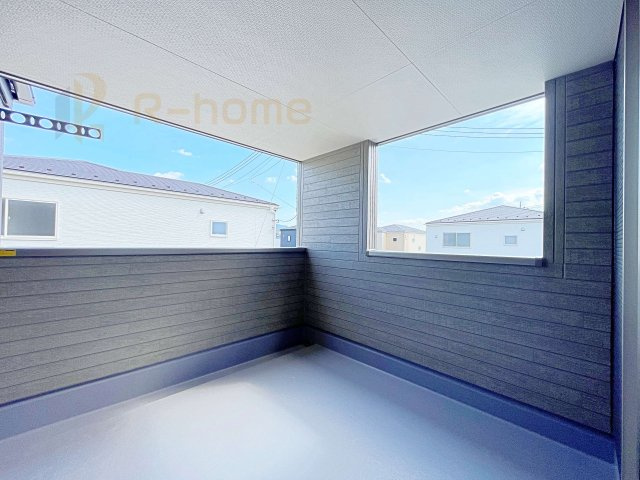 笠間市笠間駅前1期　新築戸建て　6号棟のバルコニー|急な雨でも安心のインナーバルコニー♪忙しいご夫婦も大満足♪