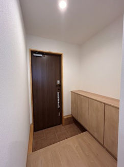 【玄関】 | 中央市東花輪 平屋の中古戸建 北東角地 内外装リフォーム