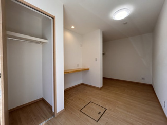 【構造・工法・仕様】 | 中央市東花輪 平屋の中古戸建 北東角地 内外装リフォーム中 | コンセント　同社同仕様写真