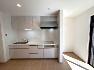 【居間・リビング】 | 中央市東花輪 平屋の中古戸建 北東角地 内外装リフォーム中 | 「リフォーム前写真」リビングスペース。