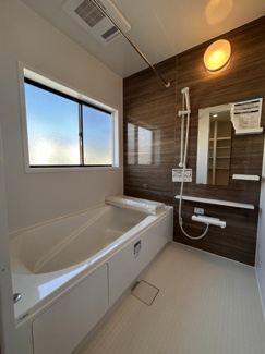 【前面道路含む現地写真】 | 中央市東花輪 平屋の中古戸建 北東角地 内外装リフォーム中 | 完成な住宅地。