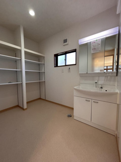 【独立洗面台】 | 中央市東花輪 平屋の中古戸建 北東角地 内外装リフォーム