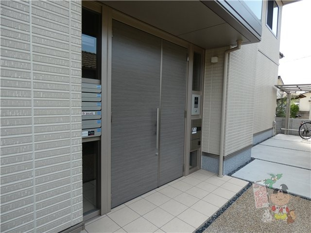 シャーメゾン福富西のエントランス