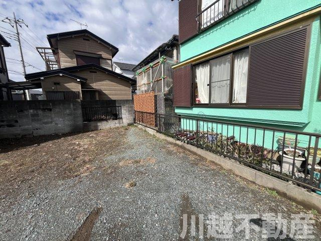 川越市内の市街化区域、便利な場所の広大売地の外観|敷地の中心より西側を望む