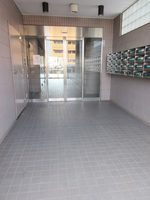 東急ドエルアルス横浜十日市場弐番館のエントランス|２ＷＡＹオートロック付エントランス