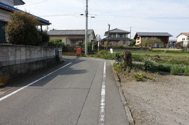 高崎市箕郷町生原　売地の前面道路含む現地写真|東側道路を南から北方向