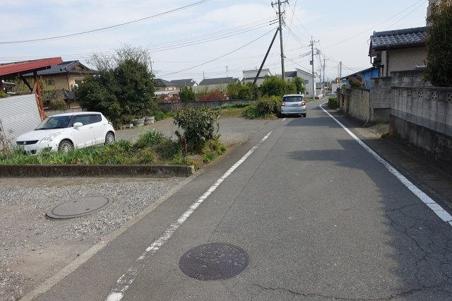 高崎市箕郷町生原　売地の前面道路含む現地写真|東側道路を北から南方向