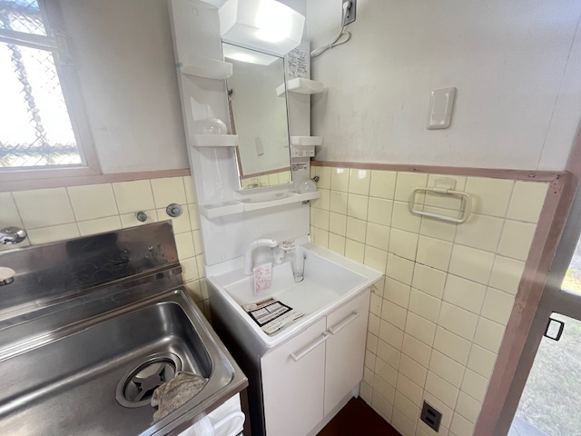 楠ケ丘戸建の独立洗面台