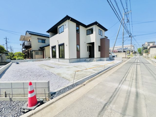 前橋市国領町の前面道路含む現地写真|閑静な住宅地で、駐車も焦らずにできます◎
