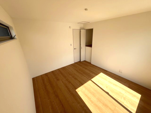 入間市扇台6丁目の寝室|落ち着いた色調の洋室です