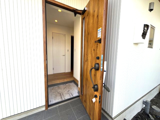 入間市扇台6丁目の玄関|明るい玄関です