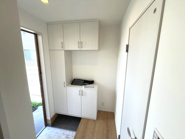 入間市扇台6丁目の玄関|収納もある玄関です