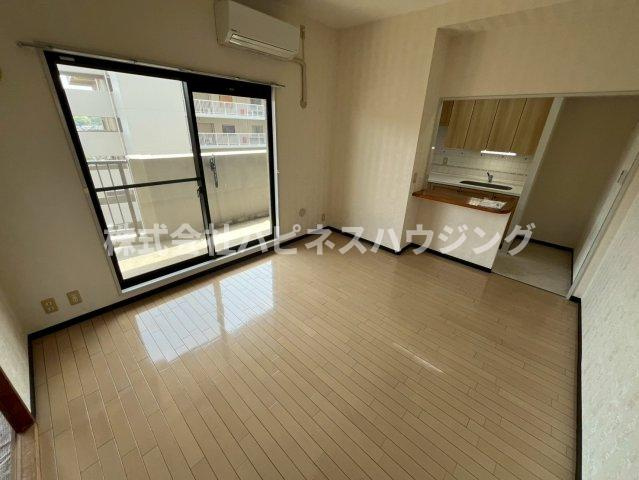 INSURANCE(インシュランス) BLDG.(ビルディング) Ⅸ(ナイン)船橋の居間・リビング