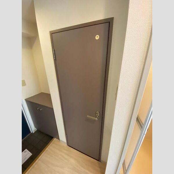 おおきに新大阪駅前サニーアパートメントの玄関