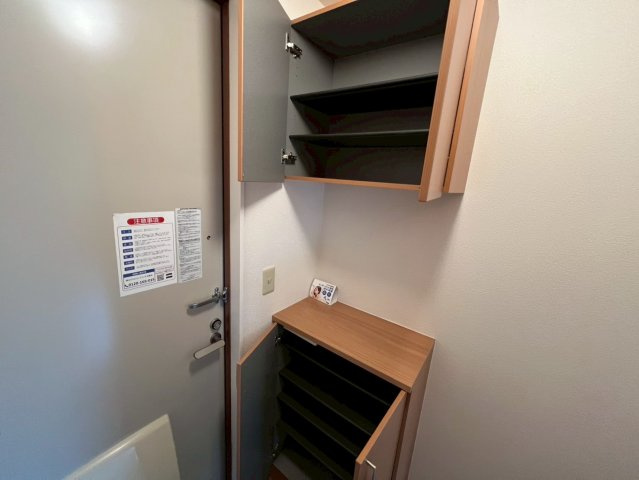 クレールメゾン五番丁の玄関