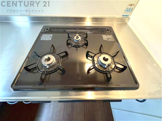 多数の調理器具を同時に使用でき、料理の効率化が可能。省エネで節約になり、様々な料理スタイルに適応できます。また、火力調整が独立しており、手入れや掃除もしやすく、今よりもっとお料理が楽しくなるかも。