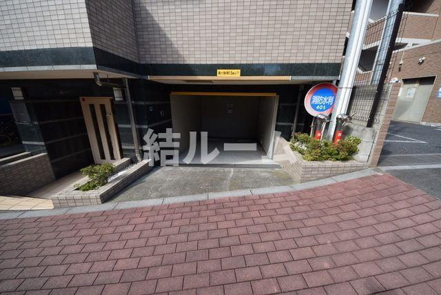 板橋区成増２丁目の賃貸マンションの駐車場