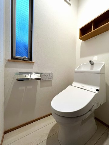 住所長いけど、勘弁ね。でも、イイです！【神奈川区三ッ沢中町】中古戸建のトイレ|落ち着いた色調のトイレです