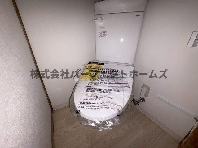 萱島桜園町テラスハウスのトイレ|コンパクトで使いやすいトイレです