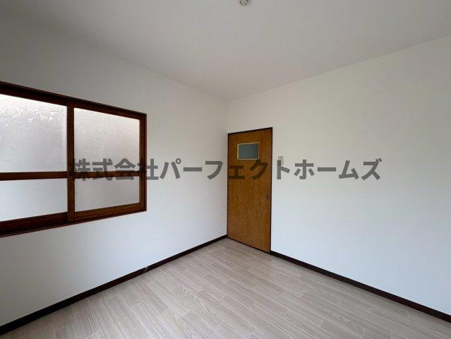 萱島桜園町テラスハウスの寝室|開放的な寝室です