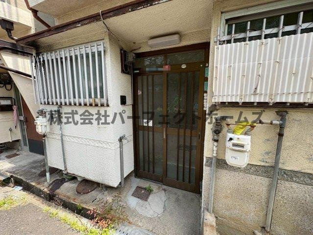 萱島桜園町テラスハウスの玄関|明るい玄関です