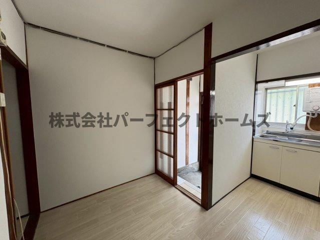 萱島桜園町テラスハウスの居間・リビング|ゆったり過ごせる居間です