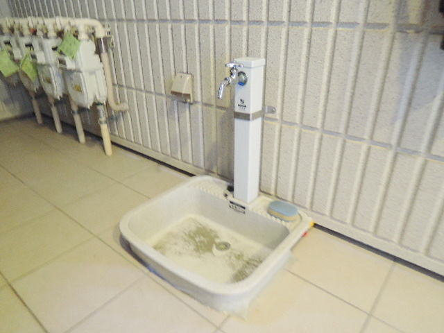 Ｂｅａｃｈ　Ｔｒａｃｅ材木座のエントランス|ペット用足洗い場