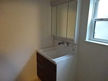 広島市南区青崎２丁目　新築一戸建ての独立洗面台