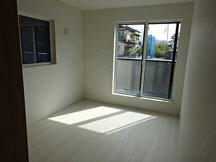 広島市南区青崎２丁目　新築一戸建ての洋室