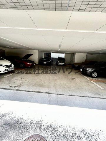 アールエスフラッツの駐車場