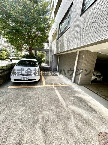 アールエスフラッツの駐車場