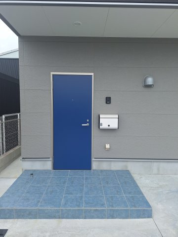 東名西町２－４９ＧＩＭＵＣＯの玄関