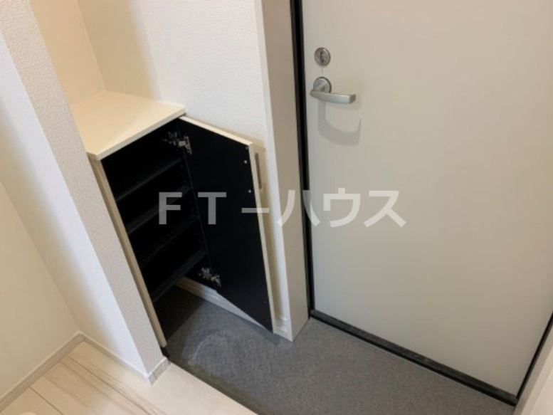 メルディア津田沼の玄関