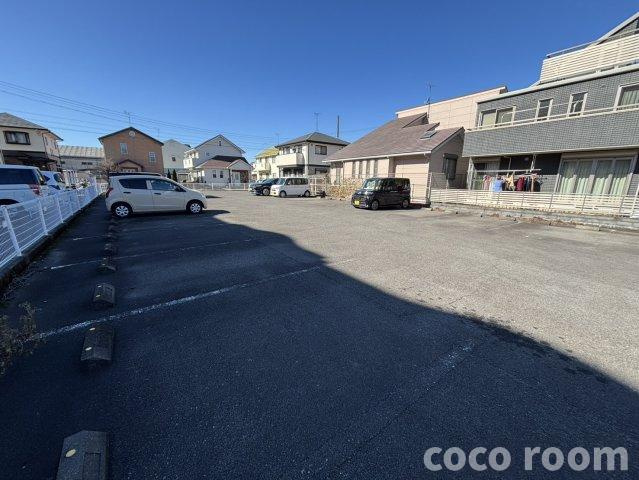 パレスフォーシーズンの駐車場