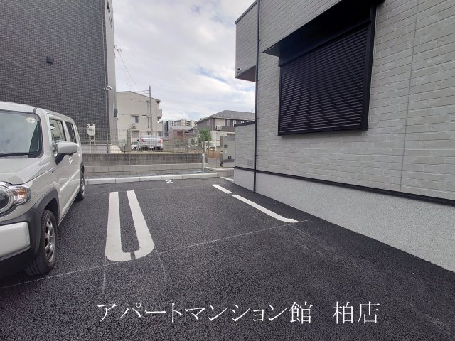 ソルス・おおたかの駐車場