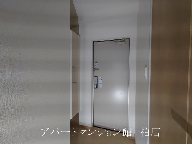 ソルス・おおたかの玄関