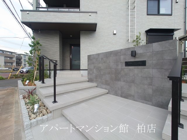 ソルス・おおたかのエントランス