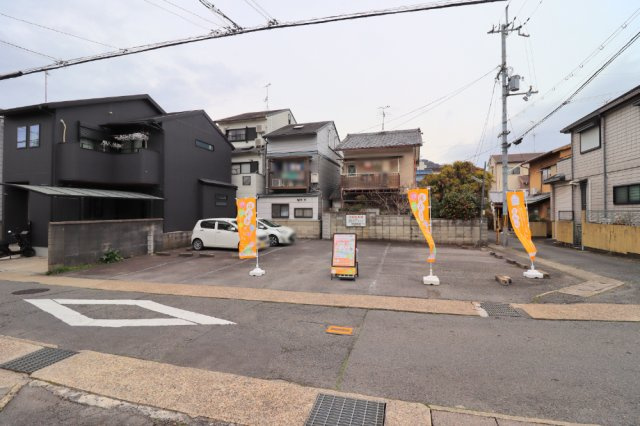 音羽草田町２号地　建築条件無土地の外観|現在はガレージになっております！ポカポカ南向きの２５坪以上・間口７ｍ以上の新規分譲２区画♪