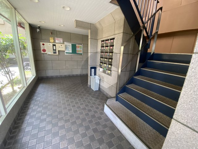 フォーレストコートA棟のロビー