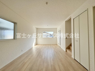 【居間・リビング】 | 静岡市清水区蜂ヶ谷 5期 新築一戸建て 3号棟 | リビングです